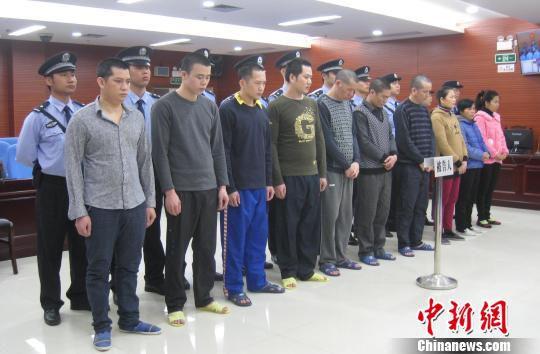11男女假冒警察拐卖16名越南女子 最高获刑无期