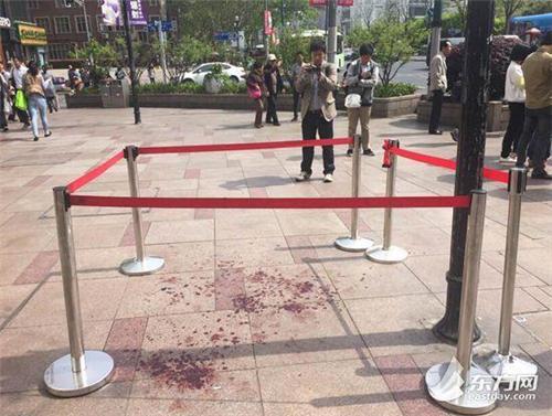 人民广场发生持刀伤人事件 行凶者已被特警制服