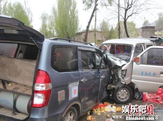 青海一车祸致2死8伤 因涉黑车交警队长称1死3伤