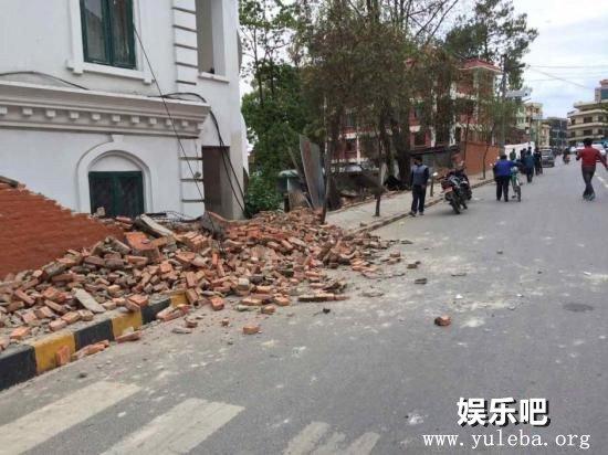 尼泊尔强震致印度至少11死 其中2人因踩踏身亡