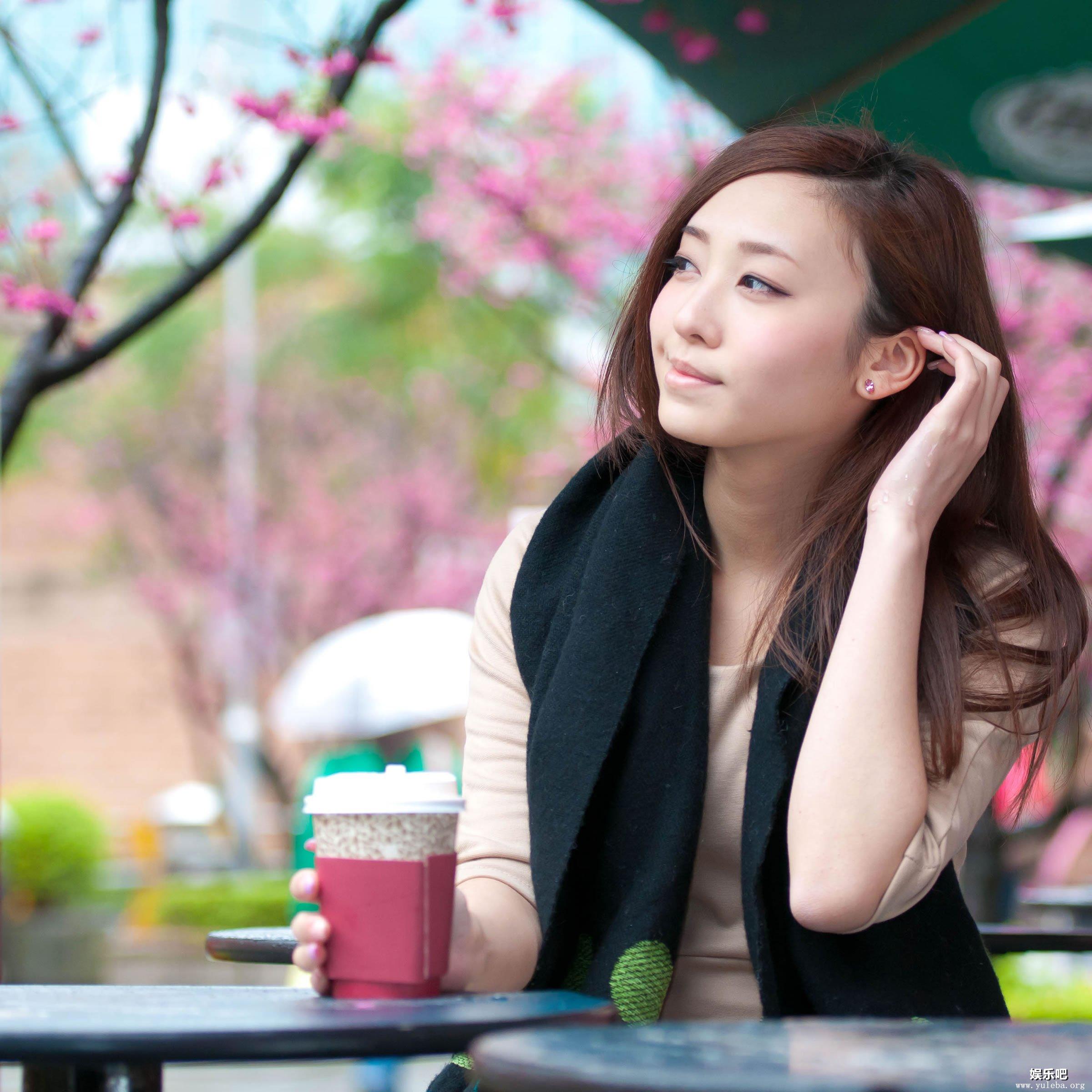 台湾清纯美女RIko小源悠闲的喝着咖啡,台湾清纯美女RIko小源悠闲的喝着咖啡