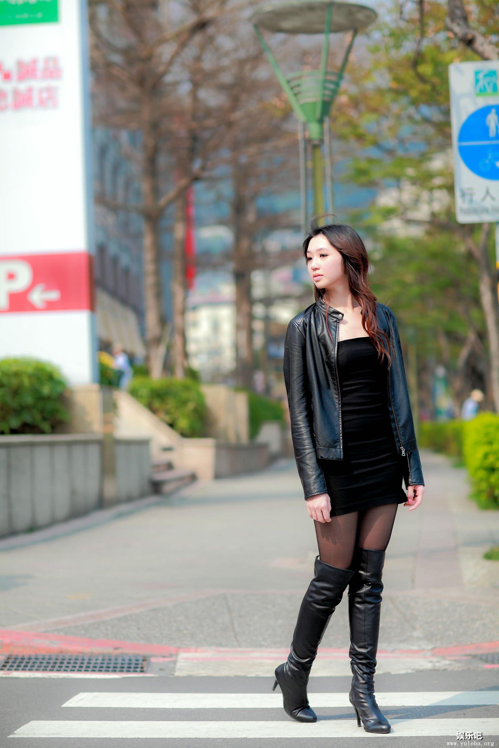 黑色长靴美女Vivian漫步在城市的街头,黑色长靴美女Vivian漫步在城市的街头