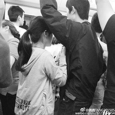 武汉地铁女乞讨骚扰男乘客:不给钱就摸胸搂腰