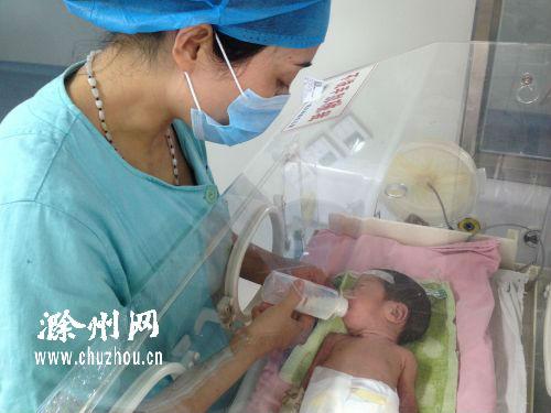 滁州：不足3斤患病女婴被弃小区（图）
