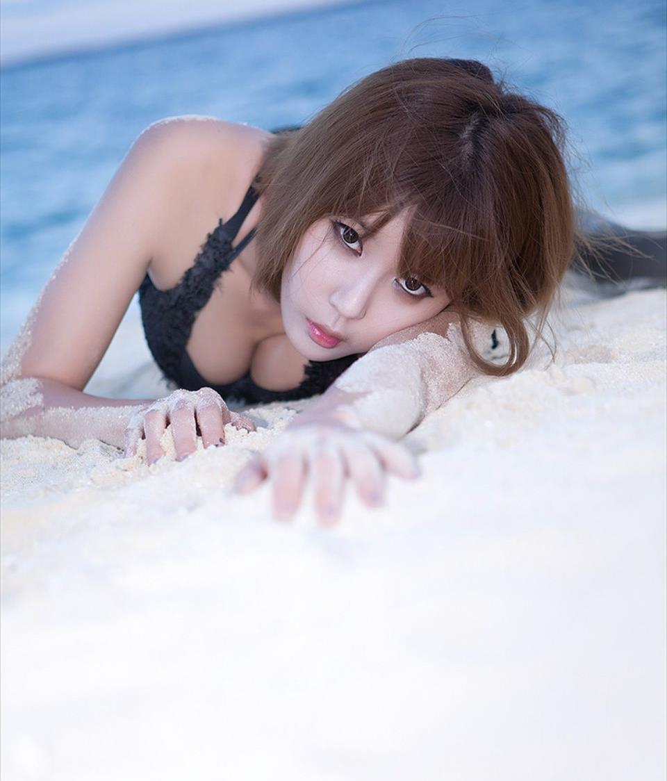 韩国超模许允美黑色内衣海边性感写真,韩国超模许允美黑色内衣海边性感写真