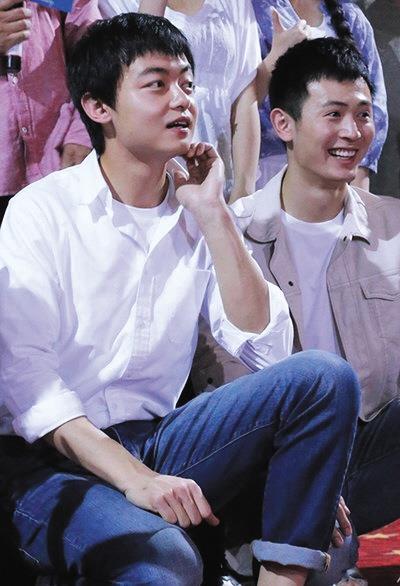 演了男主角之后的万国鹏（左），与麦兆辉口中的小帅哥王昭(右)都有可能被尔冬升签到自己的公司。