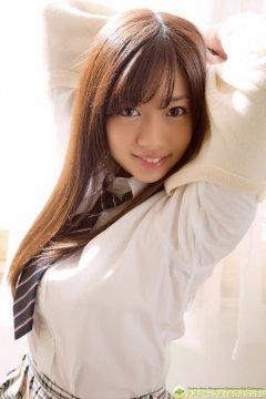 日本人气写真女优大貫彩香脱去学生制服白色内衣写真