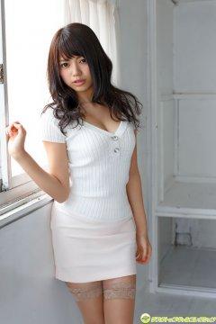 日本G罩杯模特小間千代深V毛衣包臀短裙内衣写真