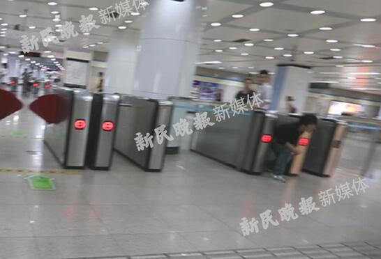 上海地铁抓逃票新招 拟网上公开逃票者“真容”