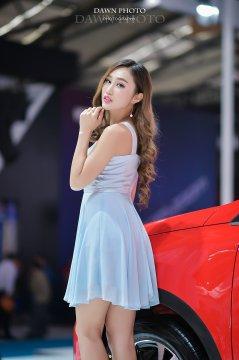 2015西安车展起亚展台美女车模张秦苗雨紫色连身裙