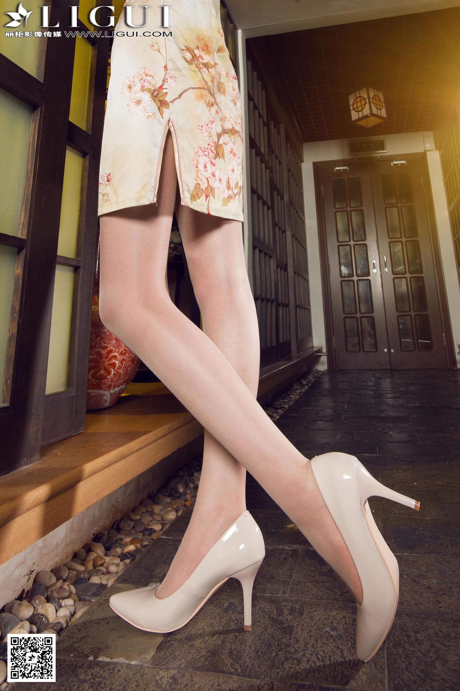 丽柜 Model AMY黄色旗袍肉色长筒丝袜与米色高跟美腿写真,丽柜 Model AMY黄色旗袍肉色长筒丝袜与米色高跟美腿写真