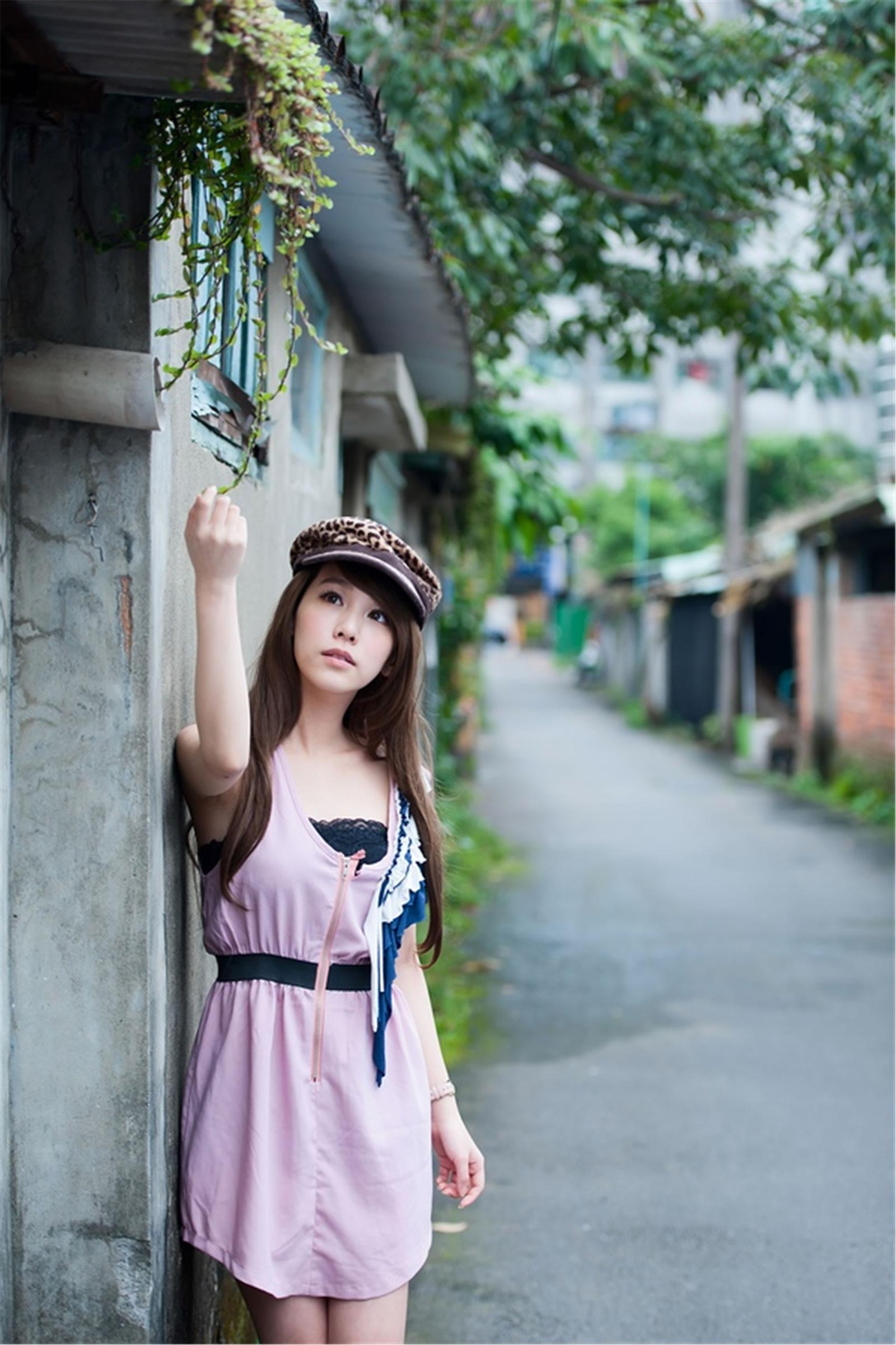 漫步在小港老巷的台湾清纯美女Kimi黑色蕾丝边内衣街拍写真,漫步在小港老巷的台湾清纯美女Kimi黑色蕾丝边内衣街拍写真