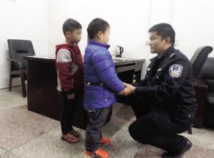 "妻管严"男子身无分文 5岁孩子找警察要钱买零食