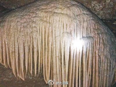 河南村民打井发现1200米长溶洞 如地下宫殿(图)