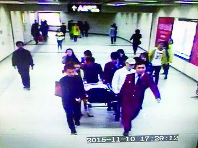 孕妇在武汉地铁内意外流产 双胞胎不幸夭折(图)