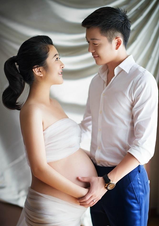 王栎鑫妻子怀孕拍写真