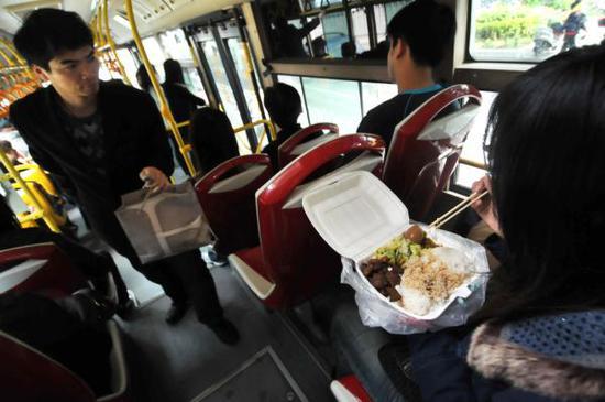 宁波拟规定公交车上饮食不听劝者将被请下车