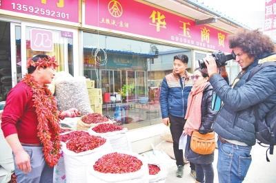 河南市民一次吃2.5公斤辣椒粉 引来多家外国媒体