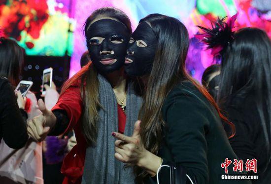 上海举办千人敷面膜活动创新纪录
