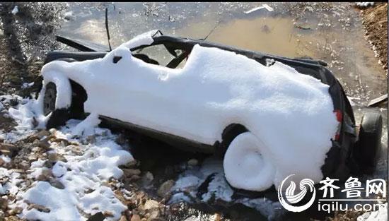 男子雪夜驾车坠沟埋雪底4天身亡 雪化后被发现