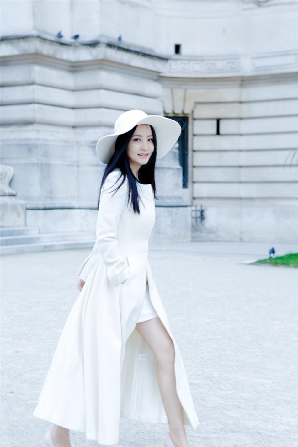 大陶红巴黎写真曝光 白裙尽显高贵优雅,大陶红巴黎写真