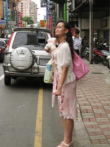 台湾女艺人黄慧慈见乘客没让座 公车上骂:***教得烂