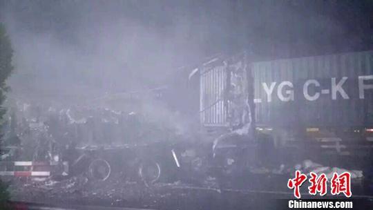 沈海高速盐城段因团雾发生3起交通事故 致3死3伤