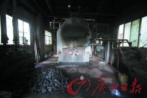广州皮革厂违法生产被查封 老板撕掉封条继续干