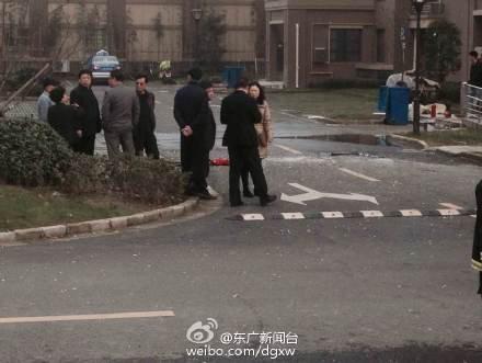 上海一小区17楼发生爆炸 1名女子跳楼身亡(图)