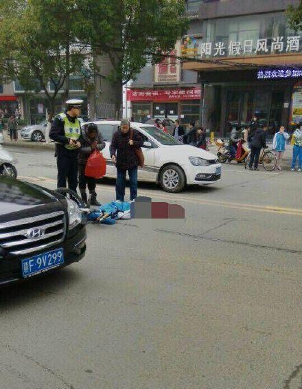 江西城管执法车撞死初中生 同学称"从身上压过"