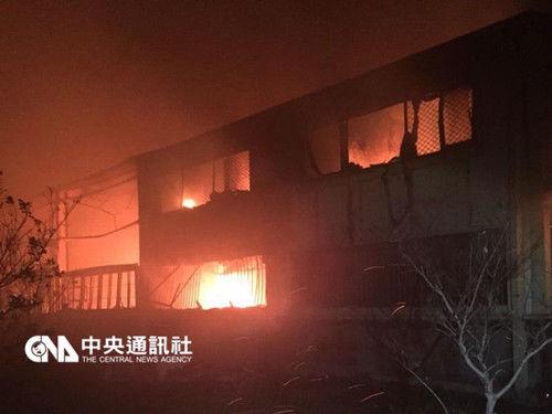 台湾苗栗县一金纸加工厂突发大火 致7死4伤
