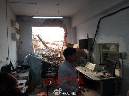 郑州一医院被强拆 医生和病人差点被埋(图)