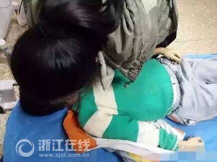 杭州9岁男孩吊死楼顶 家长质疑其生前受校方侮辱