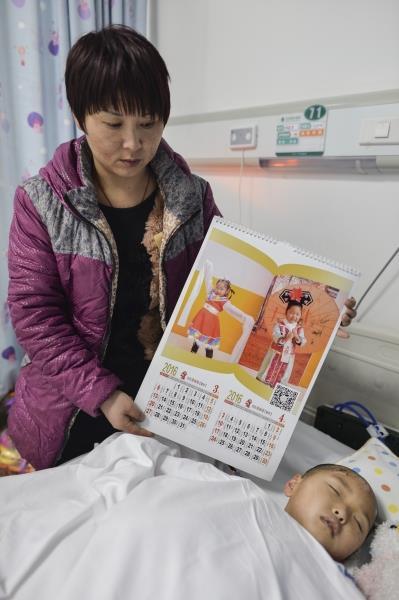 武汉4岁女孩下半身被车碾碎 医生发帖引30万捐款