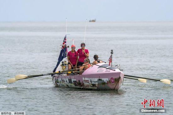 英国4女子划小艇 耗时200余天横跨太平洋(图)