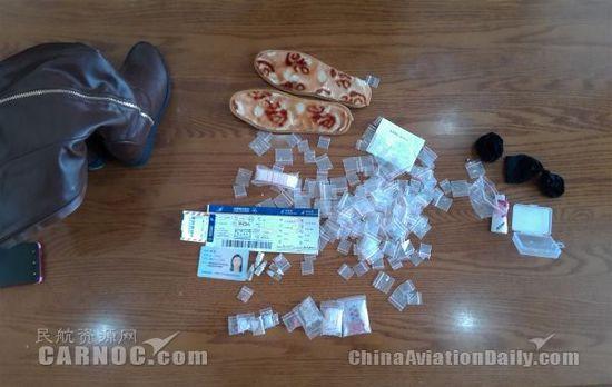女乘客长筒靴内藏毒品 过机场安检被揪出