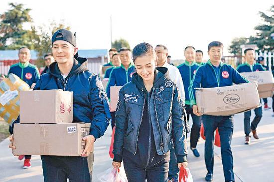 黄晓明与Angelababy夫妻档捐出约118万港元协助台湾救灾。