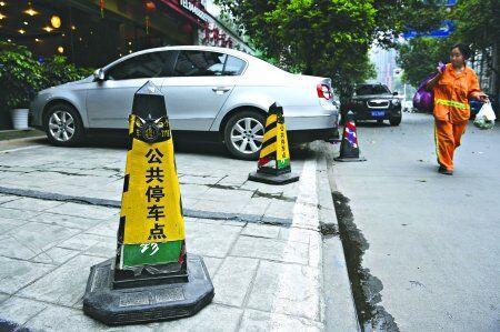 杭州停车收费乱象:有人靠租赁免费停车位日赚上千