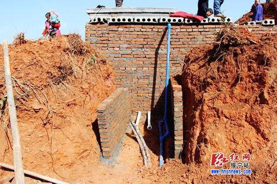 湖南绥宁村民自筹5万建自来水工程(图)