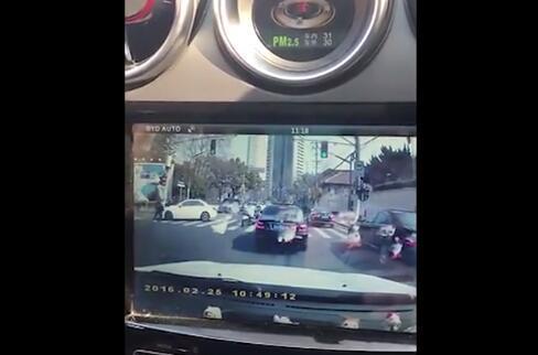 上海:一奔驰违规被查被拦截后撞交警