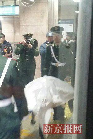 北京地铁四天内两起坠轨事件 一度影响交通(图)