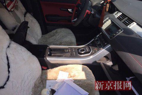 北京朝阳一停车场十余车被砸 车内财物遭劫(图)