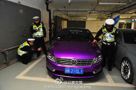 警方突击检查北京银河SOHO地下车库改装车聚会