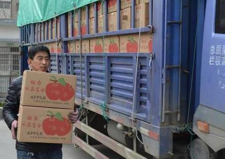 农民为救女儿医院卖苹果 一天收入40000元