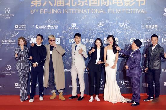 马丽亮相北京国际电影节 身着时尚西装被赞帅气