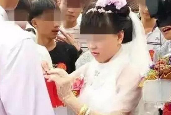广东一对中学生举行婚礼 男孩16岁女孩14岁(图)