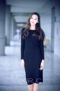 中国女神级美女车模张淼黑色连身露背裙优雅写真