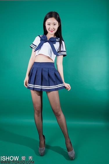 [ISHOW爱秀]蓝白水手学生制服美女Model 樱桃Cherry 黑丝美腿与闪亮高跟性感写真