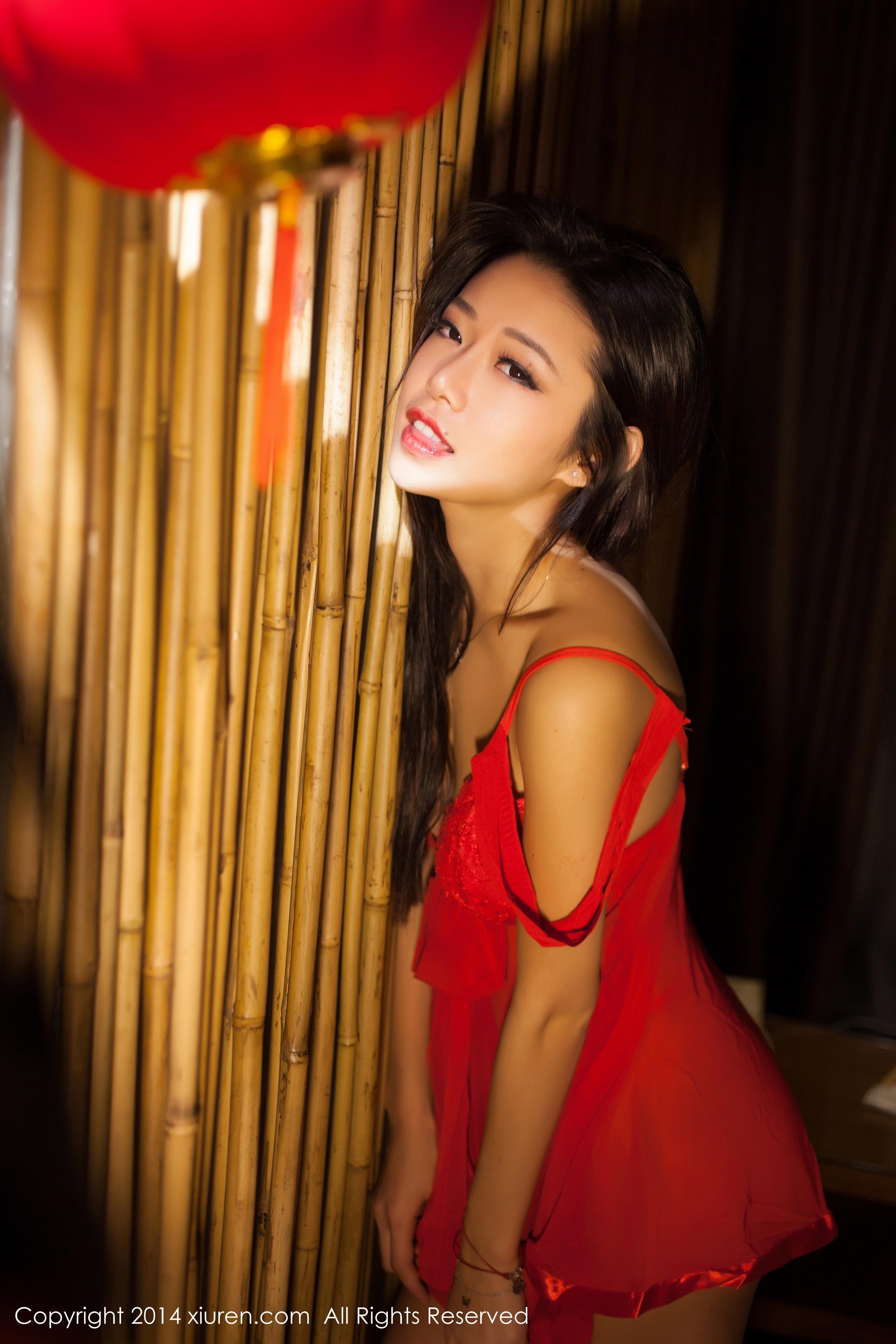 [XIUREN秀人网]XR20140130N00095 luvian本能 红色性感旗袍与情趣内衣私房写真集,