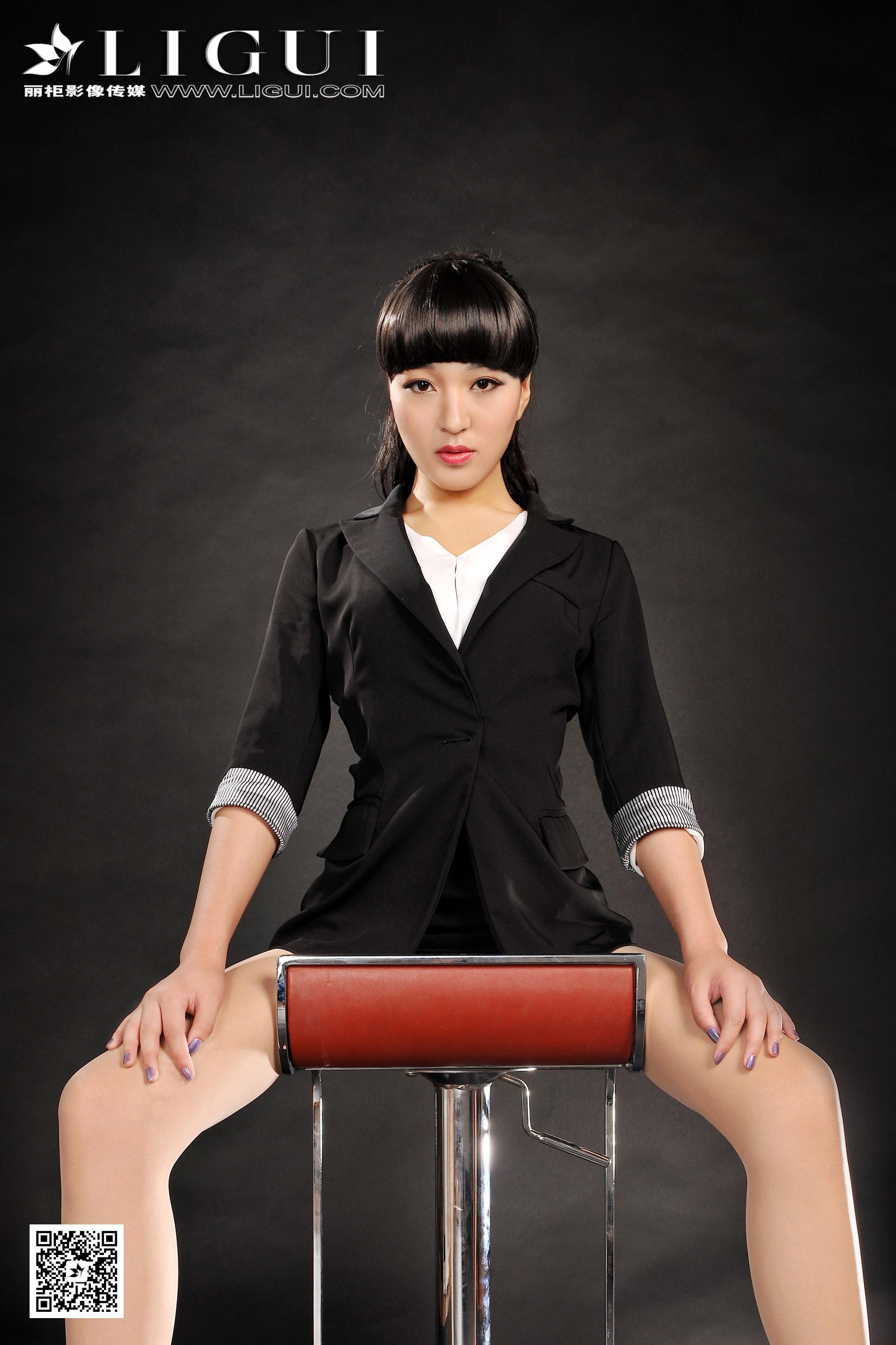 [Ligui丽柜会所]美女Model Amily 黑色OL文秘制服与肉色丝袜美腿性感写真 2016-12-25,